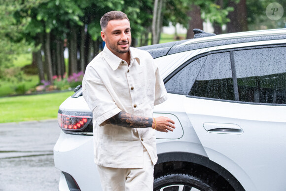 Bixente Lizarazu et l'équipe de TF1 ont reçu Jonathan Clauss après le match France-Luxembourg
 
Jonathan Clauss - Arrivée des joueurs de l'Equipe de France de football à Clairefontaine, le 29 mai 2024. © Baptiste Autissier / Panoramic / Bestimage