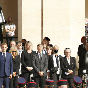 Pierre Vernier, le président de la République française, Emmanuel Macron et sa femme la Première Dame Brigitte Macron, Paul Belmondo et sa femme Luana, Florence Belmondo la fille de Jean Paul, Alain Belmondo le frère de Jean Paul, Stella, Victor, Giacomo, Alessandro, Natty Tardivel et Annabelle. lors de la cérémonie d'hommage national à Jean-Paul Belmondo à l'Hôtel des Invalides à Paris, France, le 9 septembre 2021. © Christophe Aubert via Bestimage