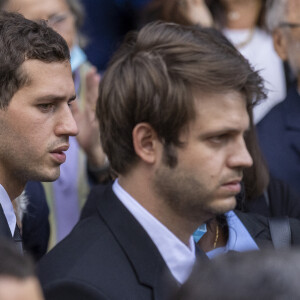 et espère qu'ils resteront soudés à jamais entre eux
Victor Belmondo, Alessandro Belmondo - Sorties - Obsèques de Jean-Paul Belmondo en l'église Saint-Germain-des-Prés, à Paris le 10 septembre 2021. © Cyril Moreau / Bestimage