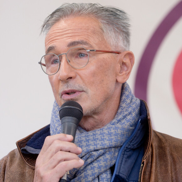 neurologue et psychiatre qui a donné son nom au "signe de Lhermitte". "Il s'agit d'une sensation douloureuse à type de décharge électrique parcourant
Thierry Lhermitte - 163ème vente aux enchères des vins des Hospices de Beaune le 19 novembre 2023. © Jean Charbon/Bestimage