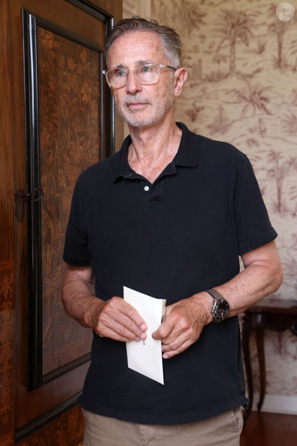 Exclusif - Thierry Lhermitte au Château Gloria à Saint-Julien de Beychevelle, à l'occasion du Festival International du Film en Médoc "Les Vendanges du 7ème art". Le 11 juillet 2023 © Jean-Marc Lhomer / Bestimage 