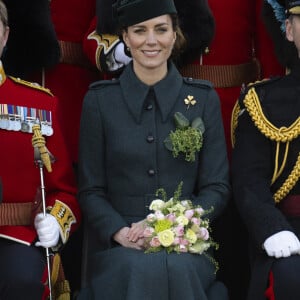 Le prince William, duc de Cambridge, et Catherine (Kate) Middleton, duchesse de Cambridge visitent le 1er bataillon d'Irish Guards à l'occasion de la parade de la Saint Patrick à Aldershot le 17 mars 2022. 