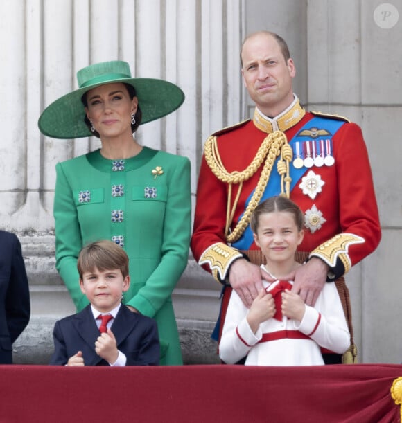 Trooping the Colour est l'occasion de voir toute la famille royale
Le prince Louis, la princesse Charlotte, Kate Catherine Middleton, princesse de Galles, le prince William de Galles - La famille royale d'Angleterre sur le balcon du palais de Buckingham lors du défilé "Trooping the Colour" à Londres. Le 17 juin 2023