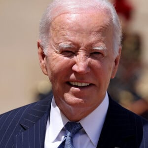 Les deux chefs d'État s'étaient déjà croisés deux jours plus tôt en Normandie
Joe Biden - Le président des Etats-Unis et sa femme à leur arrivée au palais de l'Elysée à Paris, à l'occasion de leur visite d'état en France. Le 8 juin 2024 © Jacovides-Moreau / Bestimage 