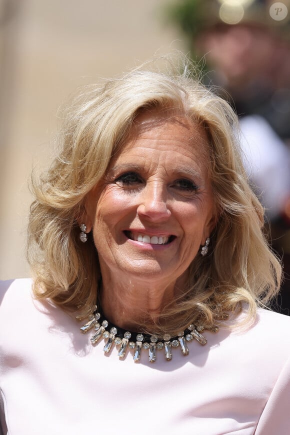 Jill Biden a accompagné son mari lors de son déplacement en France
Jill Biden - Le président des Etats-Unis et sa femme à leur arrivée au palais de l'Elysée à Paris, à l'occasion de leur visite d'état en France. Le 8 juin 2024 © Jacovides-Moreau / Bestimage 