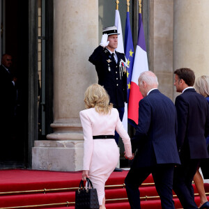 Jill Biden et son mari Joe Biden, Emmanuel Macron et sa femme Brigitte Macron - Le président des Etats-Unis et sa femme à leur arrivée au palais de l'Elysée à Paris, à l'occasion de leur visite d'état en France. Le 8 juin 2024 © Jacovides-Moreau / Bestimage 