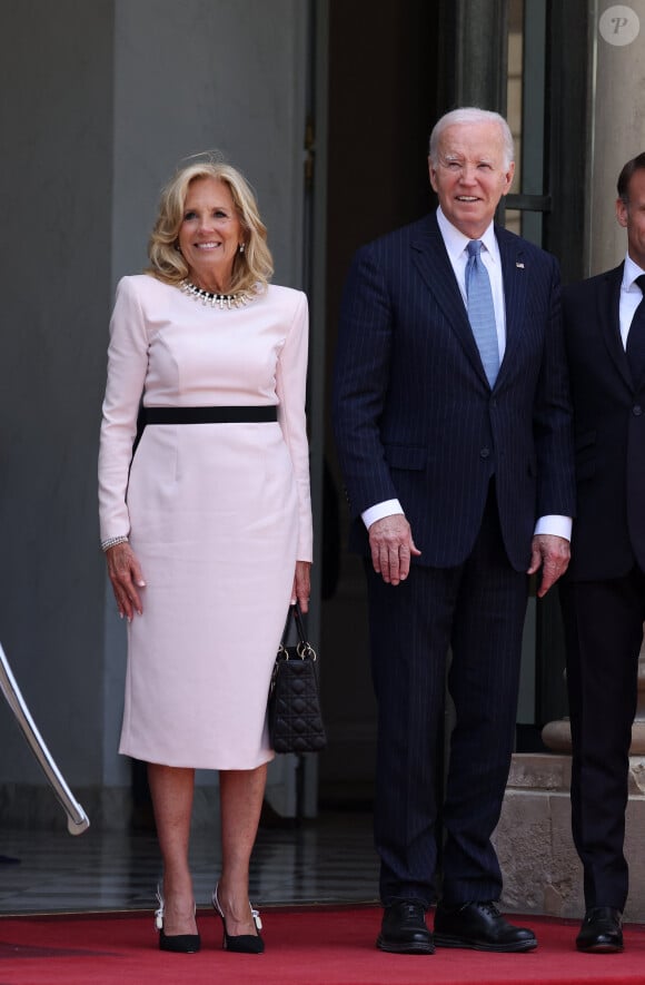 Jill Biden et son mari Joe Biden - Le président des Etats-Unis et sa femme à leur arrivée au palais de l'Elysée à Paris, à l'occasion de leur visite d'état en France. Le 8 juin 2024 © Jacovides-Moreau / Bestimage 