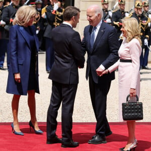 Brigitte Macron et son mari Emmanuel Macron, Joe Biden et sa femme Jill Biden - Le président des Etats-Unis et sa femme à leur arrivée au palais de l'Elysée à Paris, à l'occasion de leur visite d'état en France. Le 8 juin 2024 © Jacovides-Moreau / Bestimage 