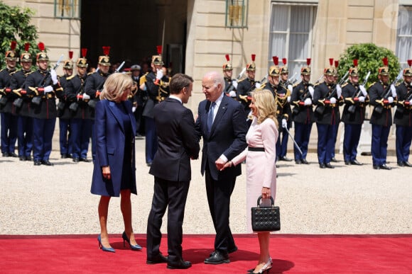 Brigitte Macron et son mari Emmanuel Macron, Joe Biden et sa femme Jill Biden - Le président des Etats-Unis et sa femme à leur arrivée au palais de l'Elysée à Paris, à l'occasion de leur visite d'état en France. Le 8 juin 2024 © Jacovides-Moreau / Bestimage 