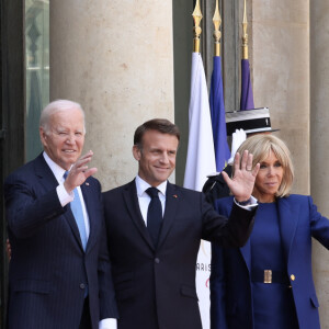 Le président français Emmanuel Macron et la première dame, Brigitte Macron accueillent le président américain Joe Biden et sa femme Jill Biden au palais de l'Elysee pour une visite d'état. Le 8 juin 2024. © Stéphane Lemouton / Bestimage 