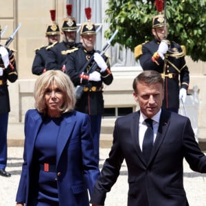 Le président français Emmanuel Macron et la première dame, Brigitte Macron accueillent le président américain Joe Biden et sa femme Jill Biden au palais de l'Elysee pour une visite d'état. Le 8 juin 2024. © Stéphane Lemouton / Bestimage 