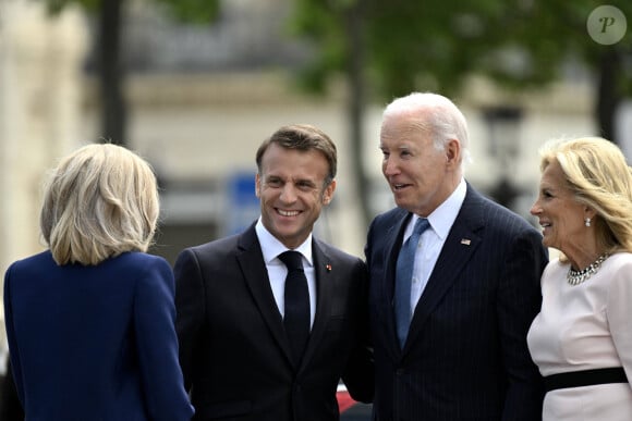 Emmanuel Macron et sa femme Brigitte, Joe Biden et sa femme Jill - Cérémonie à l'Arc de Triomphe à Paris, à l'occasion du voyage officiel du président des Etats-Unis en France. Le 8 juin 2024 © Jeanne Accorsini / Pool / Bestimage 