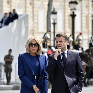 Emmanuel Macron et sa femme Brigitte - Cérémonie à l'Arc de Triomphe à Paris, à l'occasion du voyage officiel du président des Etats-Unis en France. Le 8 juin 2024 © Jeanne Accorsini / Pool / Bestimage 