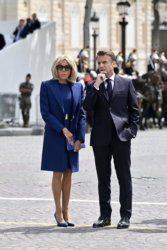 Emmanuel Macron et sa femme Brigitte - Cérémonie à l'Arc de Triomphe à Paris, à l'occasion du voyage officiel du président des Etats-Unis en France. Le 8 juin 2024 © Jeanne Accorsini / Pool / Bestimage 