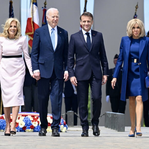 Emmanuel Macron et sa femme Brigitte, Joe Biden et sa femme Jill - Cérémonie à l'Arc de Triomphe à Paris, à l'occasion du voyage officiel du président des Etats-Unis en France. Le 8 juin 2024 © Jeanne Accorsini / Pool / Bestimage 