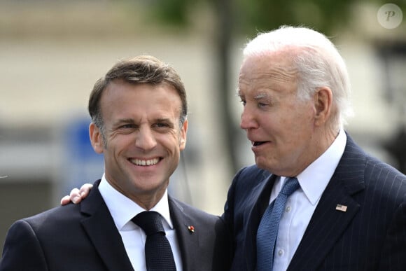 Emmanuel Macron et Joe Biden - Cérémonie à l'Arc de Triomphe à Paris, à l'occasion du voyage officiel du président des Etats-Unis en France. Le 8 juin 2024 © Jeanne Accorsini / Pool / Bestimage 