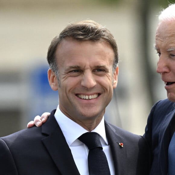 Emmanuel Macron et Joe Biden - Cérémonie à l'Arc de Triomphe à Paris, à l'occasion du voyage officiel du président des Etats-Unis en France. Le 8 juin 2024 © Jeanne Accorsini / Pool / Bestimage 