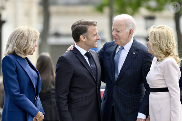 Emmanuel Macron et sa femme Brigitte, Joe Biden et sa femme Jill - Cérémonie à l'Arc de Triomphe à Paris, à l'occasion du voyage officiel du président des Etats-Unis en France. Le 8 juin 2024 © Jeanne Accorsini / Pool / Bestimage 