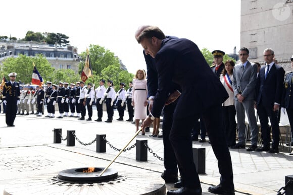 Emmanuel Macron et Joe Biden - Cérémonie à l'Arc de Triomphe à Paris, à l'occasion du voyage officiel du président des Etats-Unis en France. Le 8 juin 2024 © Jeanne Accorsini / Pool / Bestimage 