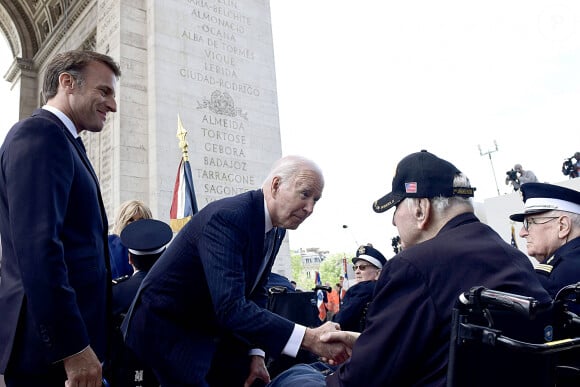 Emmanuel Macron, Joe Biden - Cérémonie à l'Arc de Triomphe à Paris, à l'occasion du voyage officiel du président des Etats-Unis en France. Le 8 juin 2024 © Jeanne Accorsini / Pool / Bestimage 