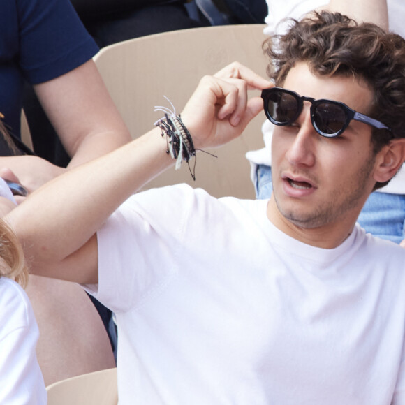 Laurent Lafitte - Célébrités dans les tribunes de la finale homme des Internationaux de France de tennis de Roland Garros 2024 à Paris le 9 juin 2024. © Jacovides-Moreau/Bestimage 