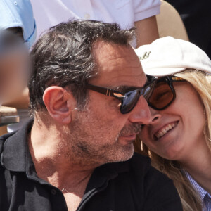 Gilles Lellouche et sa compagne Alizée Guinochet - Célébrités dans les tribunes de la finale homme des Internationaux de France de tennis de Roland Garros 2024 à Paris le 9 juin 2024. © Jacovides-Moreau/Bestimage 