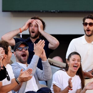 Nicole Garcia, Benjamin Lavernhe, Pierre Niney et ciompagne Natasha Andrews, Laurent Lafitte - Célébrités dans les tribunes de la finale homme des Internationaux de France de tennis de Roland Garros 2024 à Paris le 9 juin 2024. © Jacovides-Moreau/Bestimage 