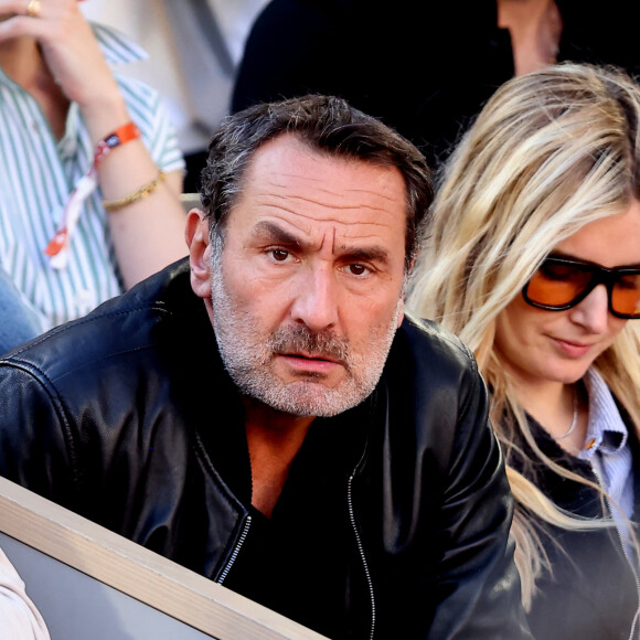 Gilles Lellouche, sa compagne Alizée Guinochet - Célébrités dans les tribunes de la finale homme des Internationaux de France de tennis de Roland Garros 2024 à Paris le 9 juin 2024. © Jacovides-Moreau/Bestimage 