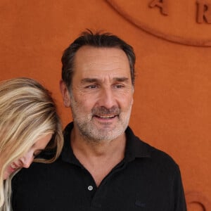 Gilles Lellouche et sa compagne Alizée Guinochet - Célébrités au village lors des Internationaux de France de tennis de Roland Garros 2024 à Paris le 9 juin 2024. 