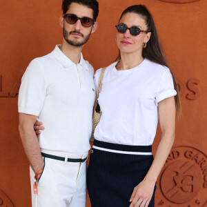 Pierre Niney et sa compagne Natasha Andrews - Célébrités au village lors des Internationaux de France de tennis de Roland Garros 2024 à Paris le 9 juin 2024. 