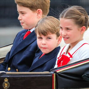 La raison de cette interdiction ? "Ça ne permet pas aux enfants de se sentir responsabilisés ou soutenus".
George, Charlotte et Louis, le 17 juin 2023.