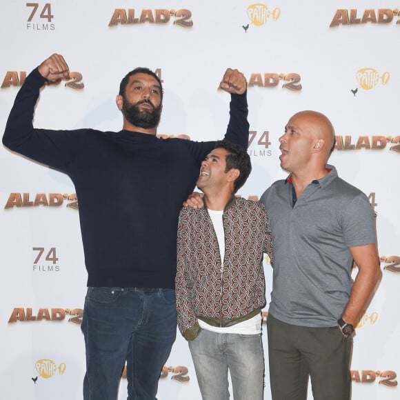 Ils se sont rencontrés il y a presque 30 ans. 
Ramzy Bedia, Jamel Debbouze et Eric Judor - Les célébrités posent lors du photocall de l'avant-première du film "Alad'2" au cinéma le grand Rex à Paris le 21 septembre 2018. © Guirec Coadic/Bestimage