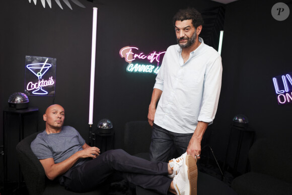 Exclusif - Eric Judor et Ramzy Bedia (jurés du TikTok Short Film Festival) sur leur TikTok @ericetramzy en marge du 76ème Festival International du Film de Cannes, France, le 22 mai 2023. Au programme, ce sont des interviews bien décontractées et nullement préparées de différentes personnalités, le tout lors du Festival de Cannes. © Jack Tribeca/Bestimage 