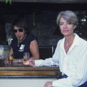 Jacques Dutronc et Francoise Hardy ont vécu ensemble en Corse.
En France, en Corse, Michel Denisot chez Jacques DUTRONC et Françoise HARDY.