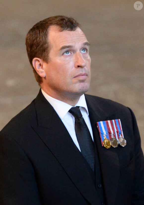 Peter Phillips - Procession cérémonielle du cercueil de la reine Elisabeth II du palais de Buckingham à Westminster Hall à Londres le 14 septembre 2022. © Photoshot / Panoramic / Bestimage 