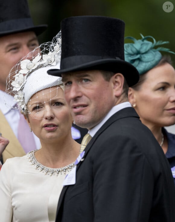 Cela n'a pas été le cas de son ex-compagne, Lindsay.
Lindsay Wallace et son compagnon Peter Phillips lors du cinquième et dernier jour de la Royal Ascot 2022 à l'hippodrome d'Ascot, Berkshire, Royaume Uni, le 18 juin 2022. 