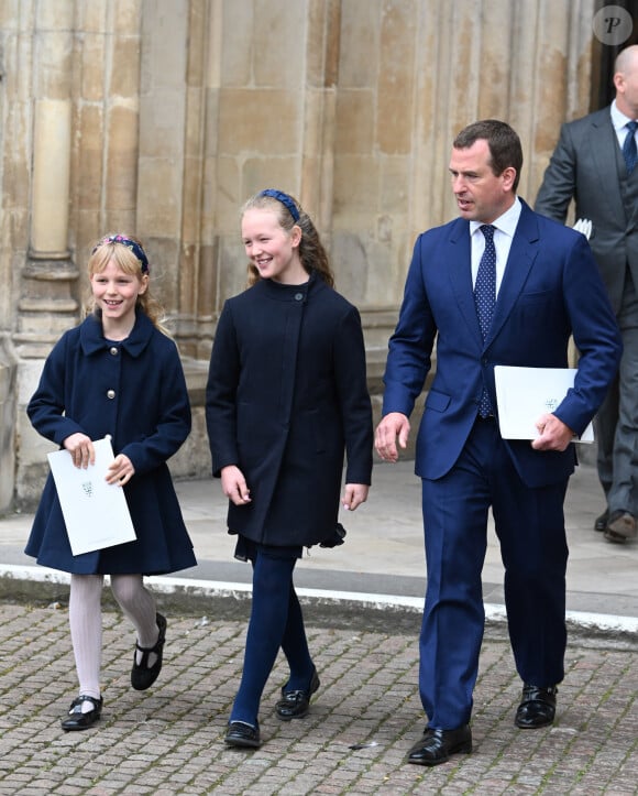 Peter Phillips, Savannah Phillips et Isla Phillips - Service d'action de grâce en hommage au prince Philip, duc d'Edimbourg, à l'abbaye de Westminster à Londres, le 29 mars 2022. Le prince Philip, duc d'Edimbourg, est décédé le 9 avril 2021. 