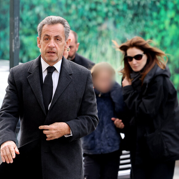 Nicolas Sarkozy, sa femme Carla et leur fille Giulia - Obsèques de Päl Sarkozy de Nagy Bocsa, le père de Nicolas Sarkozy, en l'église Saint-Jean Baptiste à Neuilly sur Seine le 9 mars 2023. © Dominique Jacovides / Bestimage 