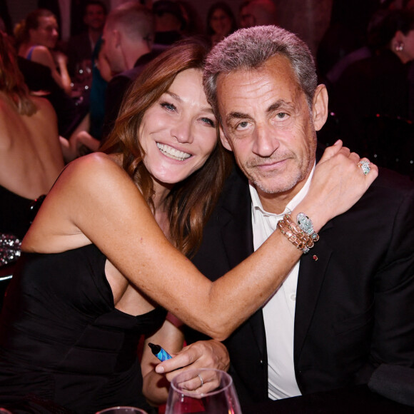 Pour Nicolas Sarkozy, la famille passe avant tout !
Carla Bruni-Sarkozy et son mari Nicolas Sarkozy - 19ème "Diner de la Mode" au bénéfice de Sidaction au Pavillon Cambon Capucines dans le cadre de la Fashion Week de Paris, France.  © Rachid Bellak / Bestimage 