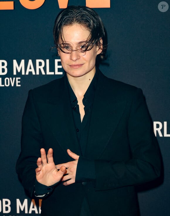 Après la sortie par surprise de son dernier single, le chanteur s'est agacé du fait que les plateformes de streaming continuent à l'appeler Christine and the Queens. 
Christine and the Queens (Redcar) - Première du film "Bob Marley One Love" au Grand Rex à Paris le 1 fevrier 2024. © Coadic Guirec/Bestimage