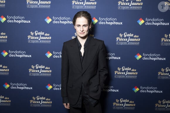 L'artiste n'hésite pas à remettre les pendules à l'heure de certains en rappelant qu'il se genre au masculin et qu'il est "trans". 
Exclusif - Christine and the Queens - Concert événement "Le gala des pièces jaunes" à l'Accor Arena Paris le 26 janvier 2024. Une soirée de gala exceptionnelle en faveur des Pièces Jaunes ! De nombreux artistes se succèderont pour chanter pour les enfants et adolescents hospitalisés. © Cyril Moreau / Guillaume Gaffiot / Bestimage