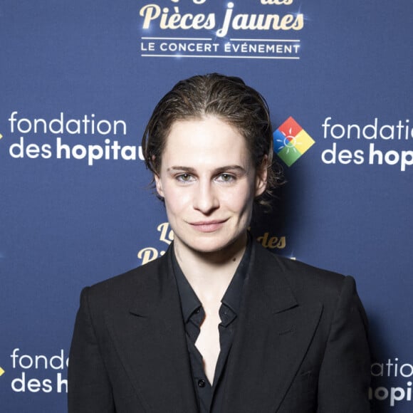 L'artiste n'hésite pas à remettre les pendules à l'heure de certains en rappelant qu'il se genre au masculin et qu'il est "trans". 
Exclusif - Christine and the Queens - Concert événement "Le gala des pièces jaunes" à l'Accor Arena Paris le 26 janvier 2024. Une soirée de gala exceptionnelle en faveur des Pièces Jaunes ! De nombreux artistes se succèderont pour chanter pour les enfants et adolescents hospitalisés. © Cyril Moreau / Guillaume Gaffiot / Bestimage