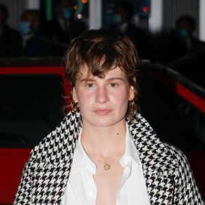 Héloïse Letissier (Christine and the Queens) - Arrivées au défilé de mode prêt-à-porter printemps-été 2021 "AMI Alexandre Mattiussi" sur le Pont de Sully à Paris. Le 3 octobre 2020 © Veeren Ramsamy-Christophe Clovis / Bestimage