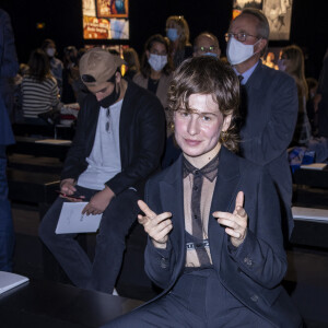 Exclusif - Héloïse Adélaïde Letissier (Christine and the Queens) - Front Row du défilé de mode prêt-à-porter printemps-été 2021 "Dior" au Jardin des Tuileries à Paris. Le 29 septembre 2020 © Olivier Borde / Bestimage