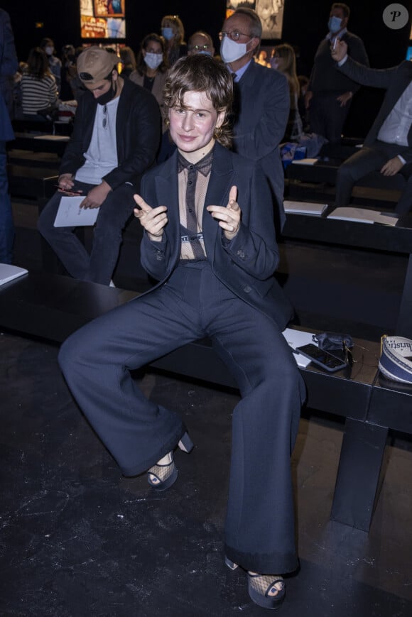 Exclusif - Héloïse Adélaïde Letissier (Christine and the Queens) - Front Row du défilé de mode prêt-à-porter printemps-été 2021 "Dior" au Jardin des Tuileries à Paris. Le 29 septembre 2020 © Olivier Borde / Bestimage