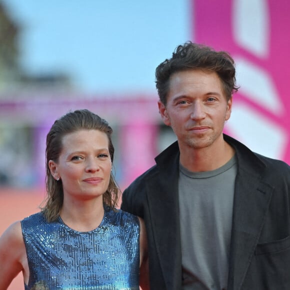 Raphael et Mélanie Thierry.


Mélanie Thierry et le chanteur Raphaël assistent à la première de "La zone d'intérêt" lors du 49e Festival du film américain de Deauville, le 7 septembre 2023 à Deauville. Photo par Franck Castel/ABACAPRESS.COM