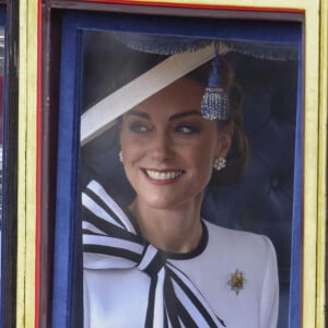 Kate Middleton a assisté à "Trooping the colour".
Catherine (Kate) Middleton, princesse de Galles - Les membres de la famille royale britannique lors de la parade Trooping the Color à Londres, Royaume Uni © Ian Vogler/MirrorPix/Bestimage 