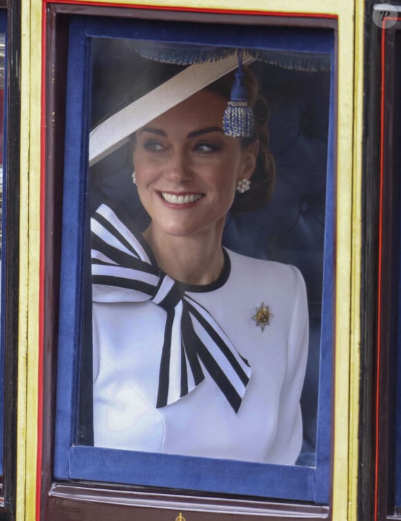 Kate Middleton a assisté à "Trooping the colour".
Catherine (Kate) Middleton, princesse de Galles - Les membres de la famille royale britannique lors de la parade Trooping the Color à Londres, Royaume Uni © Ian Vogler/MirrorPix/Bestimage 