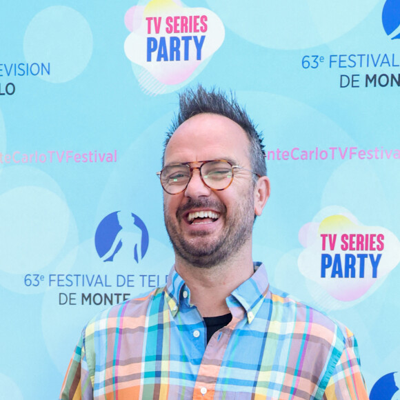 Jarry a été pris d'un fou rire sur le tapis rouge
Jarry pour la soirée du 1000ème épisode de "NCIS" autour d'un gateau au Neptune lors de la 63ème édition du Festival de television de Monte-Carlo, Monaco, le 15 juin 2024. © Denis Guignebourg/BestImage 