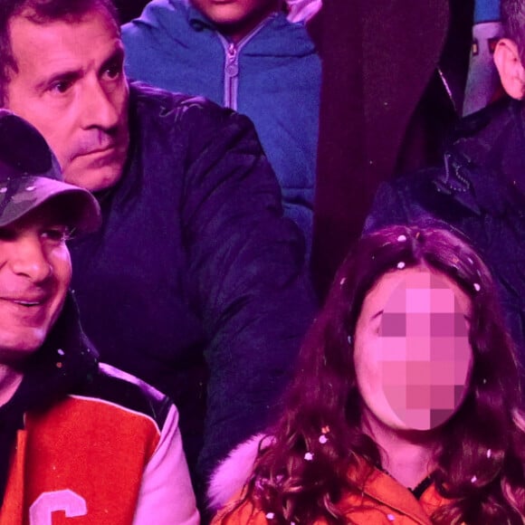 Michaël Youn, sa compagne Isabelle Funaro et leurs enfants Stellar et Seven, durant le premier corso carnavalesque illuminé du Carnaval de Nice 2024 "Roi de la Pop Culture", le 17 février 2024.  © Bruno Bebert/Bestimage 